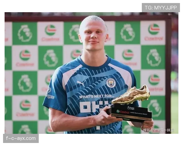 哈兰德异军突起：新一代足球巨星实力对比历史传奇