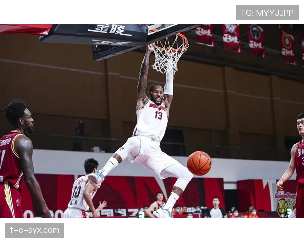 加拉塔萨雷中路渗透战术显威力，攻防两端亮眼助球队豪取连胜