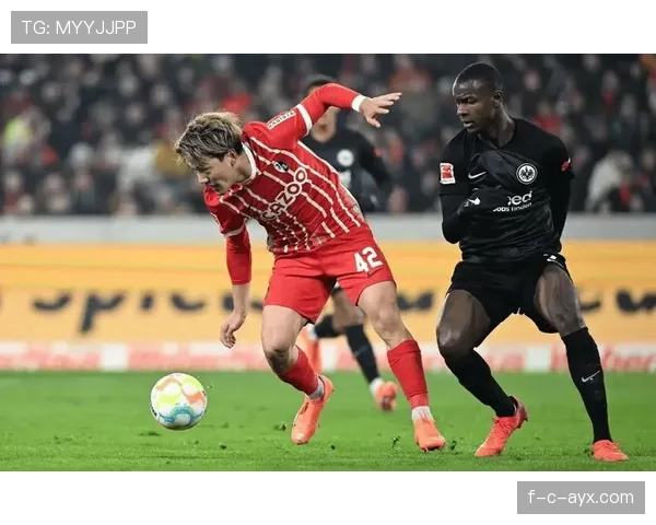 弗赖堡主帅战术革新奏效,率队豪取连胜引球迷热盼 弗赖堡主帅战术革新奏效,率队豪取连胜引球迷热盼