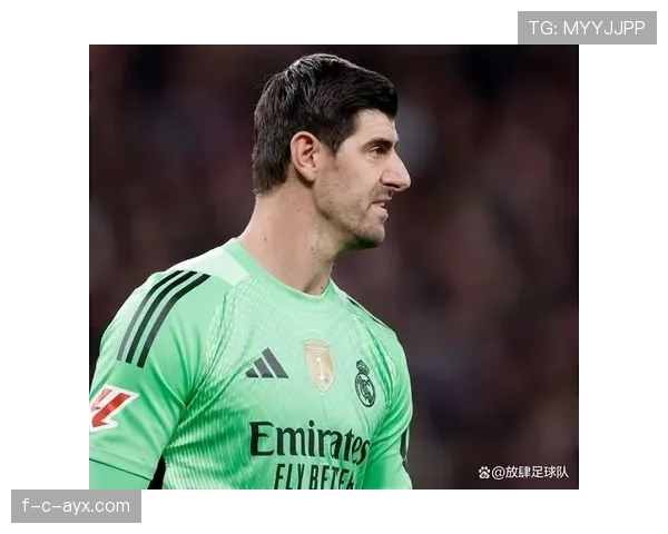 库尔图瓦在国家队首秀中表现出色,助力球队实现重要胜利。 库尔图瓦在国家队首秀中表现出色,助力球队实现重要胜利。