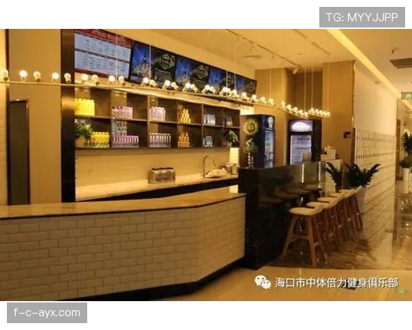 张博恒家的冰箱里塞满蛋白粉，连饮料都按克称着喝